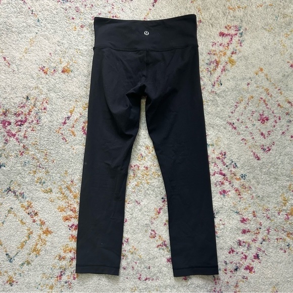 Lululemon Wunder Under Crop in Black sz 2 - Picture 4 of 5
